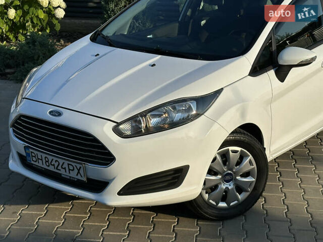 Білий Форд Фієста, об'ємом двигуна 1.5 л та пробігом 156 тис. км за 7500 $, фото 22 на Automoto.ua