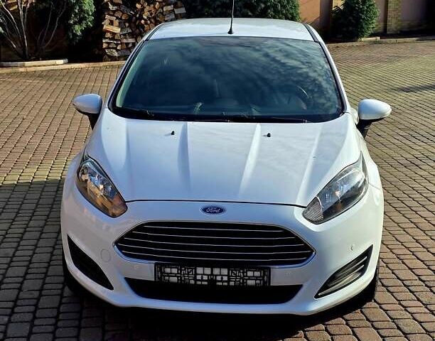 Білий Форд Фієста, об'ємом двигуна 1 л та пробігом 60 тис. км за 9999 $, фото 5 на Automoto.ua