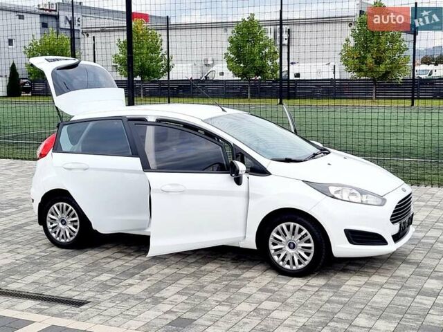 Білий Форд Фієста, об'ємом двигуна 1 л та пробігом 60 тис. км за 9900 $, фото 20 на Automoto.ua
