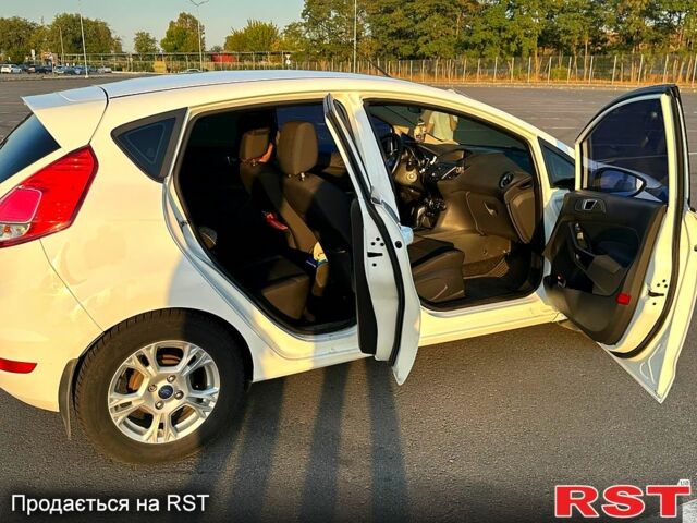 Белый Форд Фиеста, объемом двигателя 1 л и пробегом 115 тыс. км за 8500 $, фото 6 на Automoto.ua