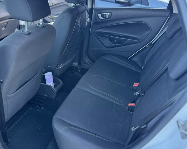 Білий Форд Фієста, об'ємом двигуна 1 л та пробігом 85 тис. км за 8500 $, фото 19 на Automoto.ua