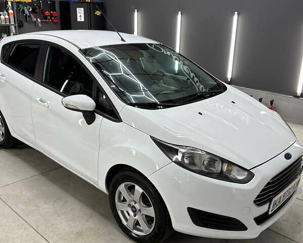 Білий Форд Фієста, об'ємом двигуна 1 л та пробігом 180 тис. км за 6700 $, фото 1 на Automoto.ua