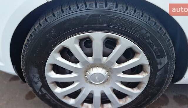 Белый Форд Фиеста, объемом двигателя 1 л и пробегом 112 тыс. км за 5900 $, фото 15 на Automoto.ua