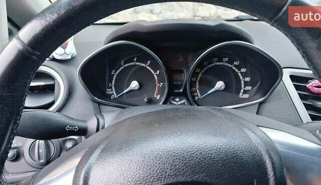 Белый Форд Фиеста, объемом двигателя 1 л и пробегом 112 тыс. км за 5900 $, фото 6 на Automoto.ua