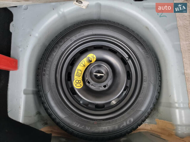 Білий Форд Фієста, об'ємом двигуна 1 л та пробігом 60 тис. км за 9900 $, фото 37 на Automoto.ua