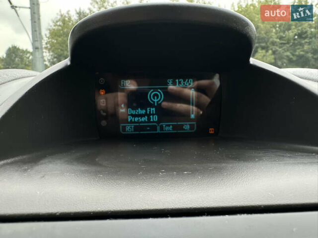 Білий Форд Фієста, об'ємом двигуна 1.6 л та пробігом 207 тис. км за 7299 $, фото 25 на Automoto.ua