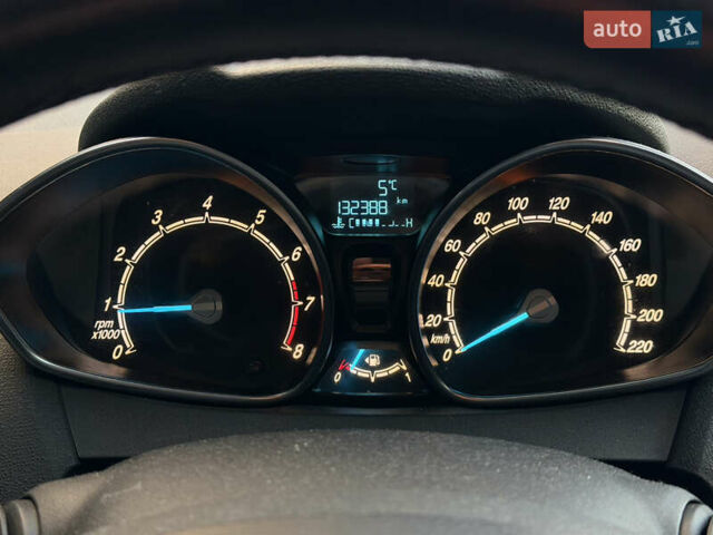 Белый Форд Фиеста, объемом двигателя 1 л и пробегом 134 тыс. км за 5300 $, фото 14 на Automoto.ua