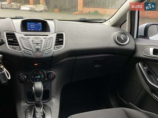 Белый Форд Фиеста, объемом двигателя 1 л и пробегом 96 тыс. км за 8900 $, фото 21 на Automoto.ua