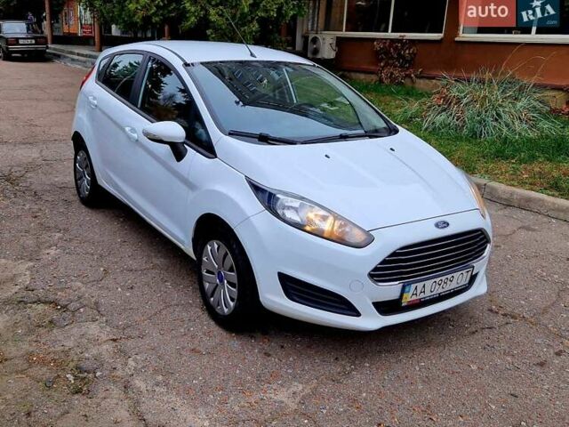 Белый Форд Фиеста, объемом двигателя 1 л и пробегом 182 тыс. км за 7500 $, фото 5 на Automoto.ua