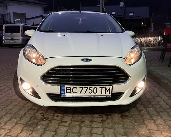 Белый Форд Фиеста, объемом двигателя 1 л и пробегом 80 тыс. км за 9600 $, фото 1 на Automoto.ua