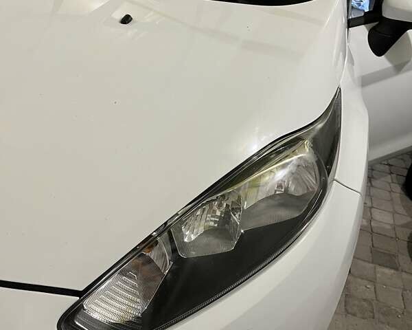 Белый Форд Фиеста, объемом двигателя 1.5 л и пробегом 138 тыс. км за 8500 $, фото 29 на Automoto.ua