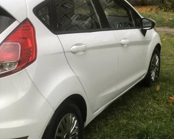 Форд Фієста 2015 у Києві на Automoto.ua Білий Форд Фієста, об'ємом двигуна 1 л та пробігом 165 тис. км за 6500 $, фото 3 на Automoto.ua