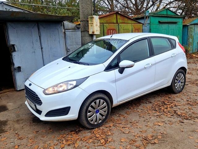 Белый Форд Фиеста, объемом двигателя 1 л и пробегом 130 тыс. км за 7500 $, фото 2 на Automoto.ua