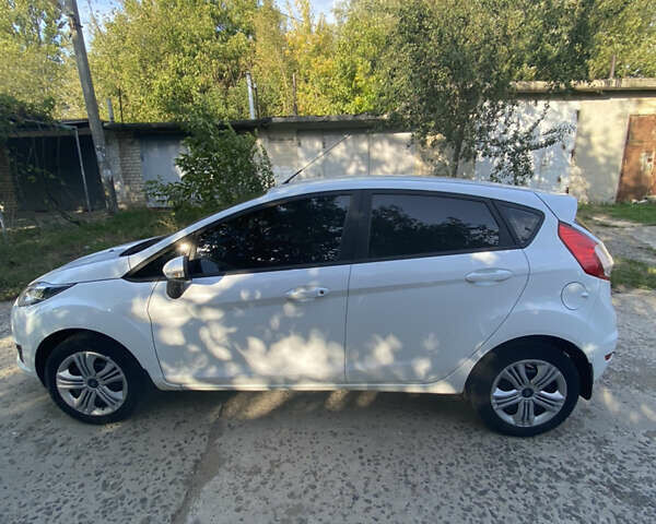 Белый Форд Фиеста, объемом двигателя 1 л и пробегом 113 тыс. км за 6700 $, фото 3 на Automoto.ua