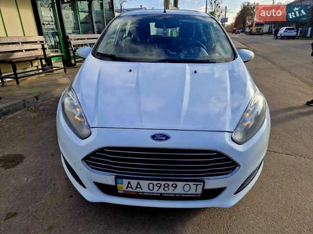 Белый Форд Фиеста, объемом двигателя 1 л и пробегом 130 тыс. км за 7000 $, фото 1 на Automoto.ua