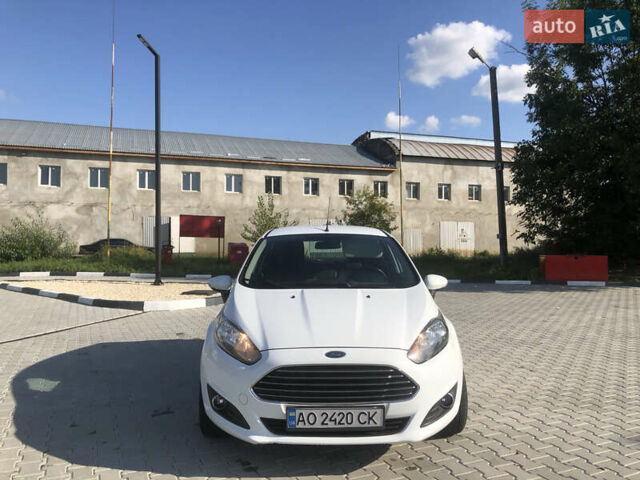 Белый Форд Фиеста, объемом двигателя 1 л и пробегом 180 тыс. км за 6999 $, фото 3 на Automoto.ua