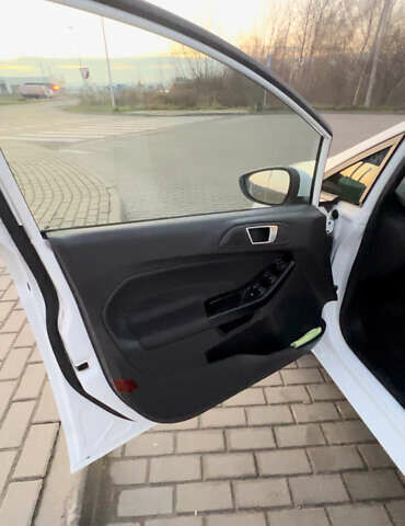 Белый Форд Фиеста, объемом двигателя 1 л и пробегом 80 тыс. км за 9600 $, фото 14 на Automoto.ua