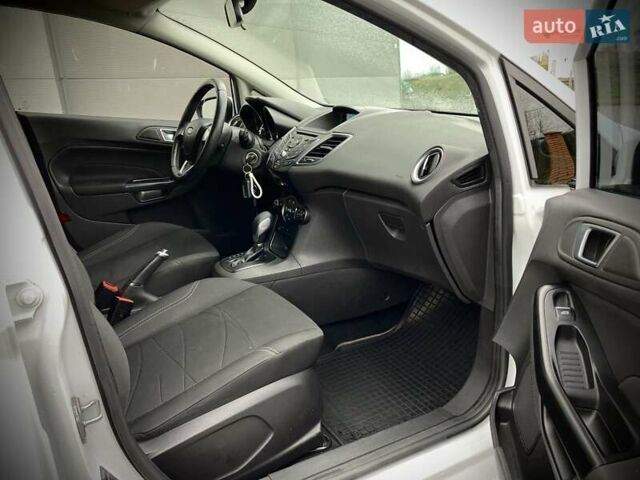 Белый Форд Фиеста, объемом двигателя 1 л и пробегом 96 тыс. км за 8900 $, фото 14 на Automoto.ua