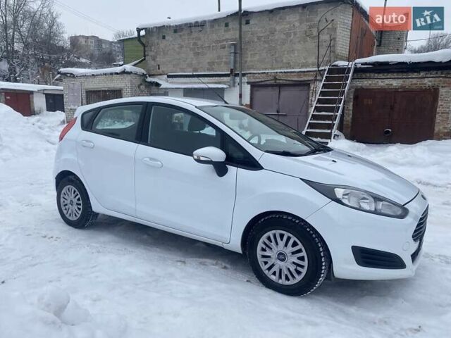 Белый Форд Фиеста, объемом двигателя 1 л и пробегом 116 тыс. км за 6900 $, фото 4 на Automoto.ua