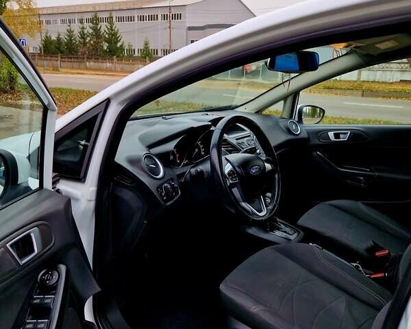 Белый Форд Фиеста, объемом двигателя 1 л и пробегом 182 тыс. км за 7500 $, фото 2 на Automoto.ua