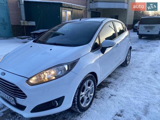 Белый Форд Фиеста, объемом двигателя 1 л и пробегом 160 тыс. км за 7300 $, фото 2 на Automoto.ua