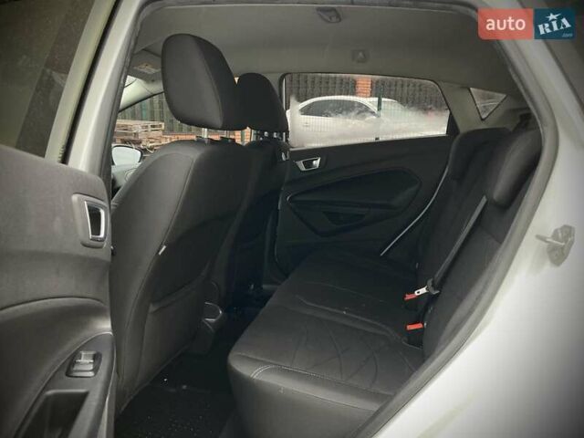 Белый Форд Фиеста, объемом двигателя 1 л и пробегом 96 тыс. км за 8900 $, фото 15 на Automoto.ua