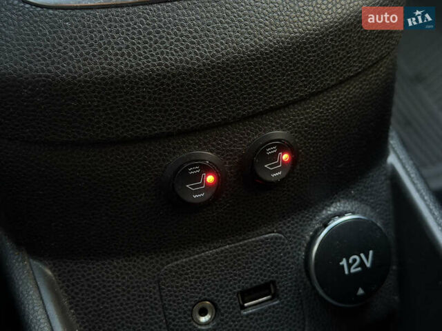 Белый Форд Фиеста, объемом двигателя 1 л и пробегом 134 тыс. км за 5300 $, фото 17 на Automoto.ua