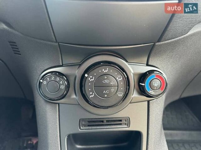 Форд Фієста 2015 у Києві на Automoto.ua Білий Форд Фієста, об'ємом двигуна 1 л та пробігом 159 тис. км за 6690 $, фото 18 на Automoto.ua