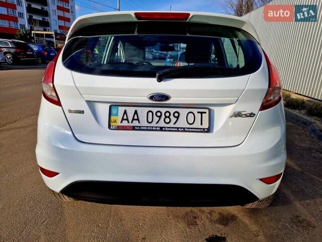 Белый Форд Фиеста, объемом двигателя 1 л и пробегом 130 тыс. км за 7000 $, фото 5 на Automoto.ua