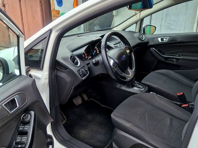 Белый Форд Фиеста, объемом двигателя 1 л и пробегом 130 тыс. км за 7500 $, фото 9 на Automoto.ua