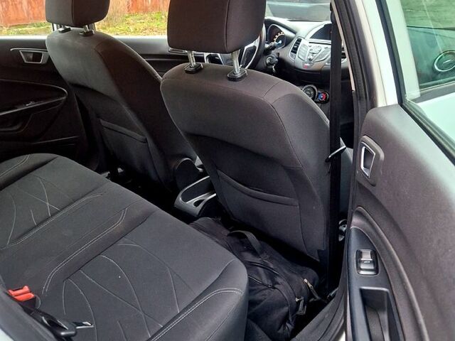 Белый Форд Фиеста, объемом двигателя 1 л и пробегом 130 тыс. км за 7500 $, фото 10 на Automoto.ua