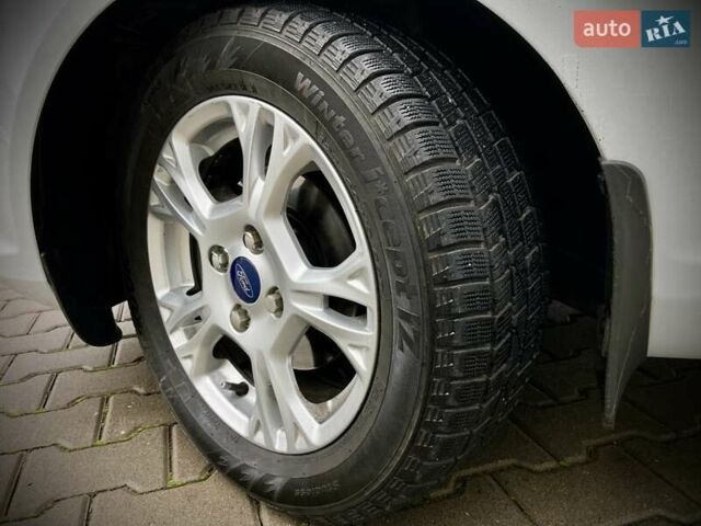 Белый Форд Фиеста, объемом двигателя 1 л и пробегом 96 тыс. км за 8900 $, фото 10 на Automoto.ua