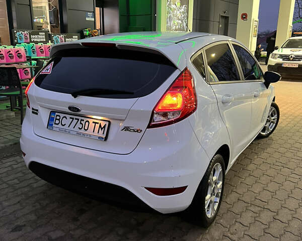Белый Форд Фиеста, объемом двигателя 1 л и пробегом 80 тыс. км за 9600 $, фото 8 на Automoto.ua