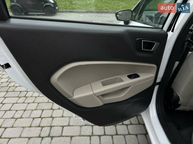 Білий Форд Фієста, об'ємом двигуна 1.6 л та пробігом 207 тис. км за 7299 $, фото 19 на Automoto.ua