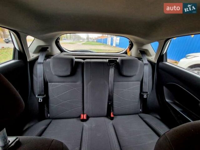 Белый Форд Фиеста, объемом двигателя 1 л и пробегом 182 тыс. км за 7500 $, фото 9 на Automoto.ua