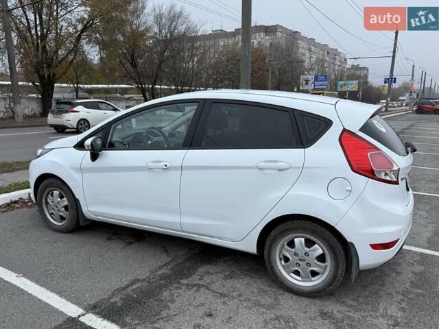 Белый Форд Фиеста, объемом двигателя 1.5 л и пробегом 138 тыс. км за 8500 $, фото 7 на Automoto.ua