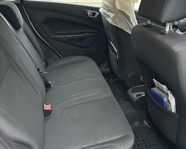 Форд Фієста 2015 у Софіївська Борщагівка на Automoto.ua Білий Форд Фієста, об'ємом двигуна 1.5 л та пробігом 185 тис. км за 7000 $, фото 6 на Automoto.ua