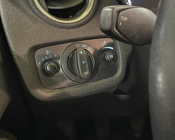 Белый Форд Фиеста, объемом двигателя 1.5 л и пробегом 138 тыс. км за 8500 $, фото 22 на Automoto.ua