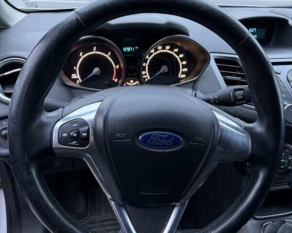 Белый Форд Фиеста, объемом двигателя 1.5 л и пробегом 138 тыс. км за 8500 $, фото 14 на Automoto.ua