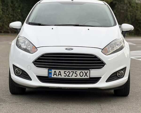 Белый Форд Фиеста, объемом двигателя 1 л и пробегом 85 тыс. км за 10500 $, фото 1 на Automoto.ua