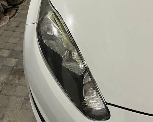 Белый Форд Фиеста, объемом двигателя 1.5 л и пробегом 138 тыс. км за 8500 $, фото 27 на Automoto.ua