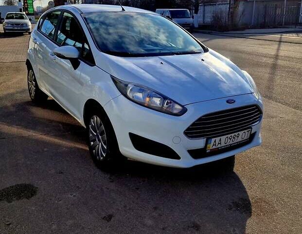 Белый Форд Фиеста, объемом двигателя 1 л и пробегом 130 тыс. км за 7000 $, фото 7 на Automoto.ua