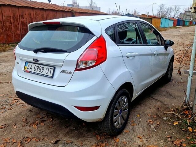 Белый Форд Фиеста, объемом двигателя 1 л и пробегом 130 тыс. км за 7500 $, фото 6 на Automoto.ua