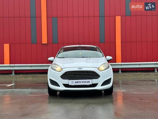 Форд Фієста 2015 у Києві на Automoto.ua Білий Форд Фієста, об'ємом двигуна 1 л та пробігом 159 тис. км за 6690 $, фото 2 на Automoto.ua