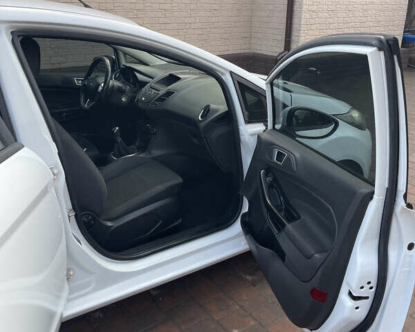 Білий Форд Фієста, об'ємом двигуна 1 л та пробігом 115 тис. км за 5700 $, фото 8 на Automoto.ua