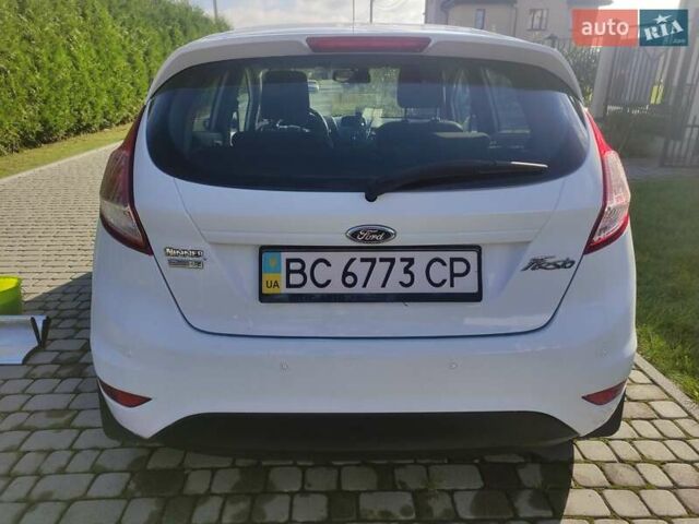 Белый Форд Фиеста, объемом двигателя 1 л и пробегом 75 тыс. км за 9200 $, фото 3 на Automoto.ua