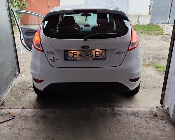 Білий Форд Фієста, об'ємом двигуна 1 л та пробігом 170 тис. км за 6300 $, фото 5 на Automoto.ua