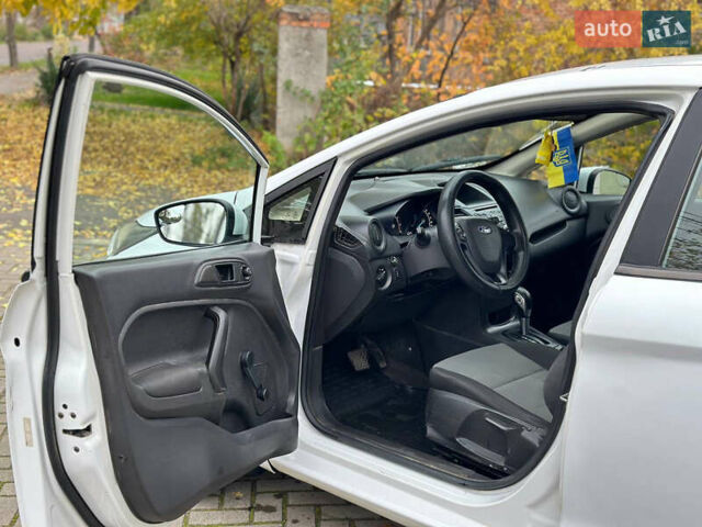 Белый Форд Фиеста, объемом двигателя 1.6 л и пробегом 280 тыс. км за 5800 $, фото 4 на Automoto.ua