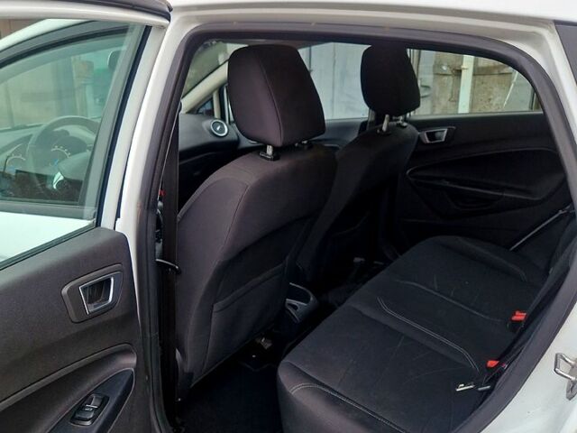 Белый Форд Фиеста, объемом двигателя 1 л и пробегом 130 тыс. км за 7500 $, фото 8 на Automoto.ua