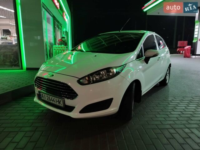 Белый Форд Фиеста, объемом двигателя 1 л и пробегом 130 тыс. км за 7800 $, фото 5 на Automoto.ua